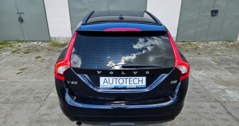 Volvo V60 cena 56000 przebieg: 192000, rok produkcji 2017 z Garwolin małe 326